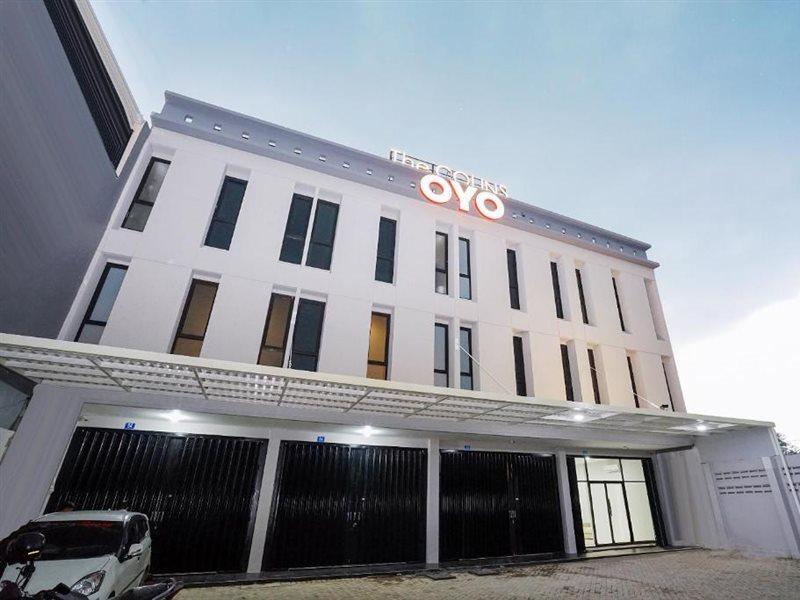 Oyo449科林斯酒店 Keputih 外观 照片