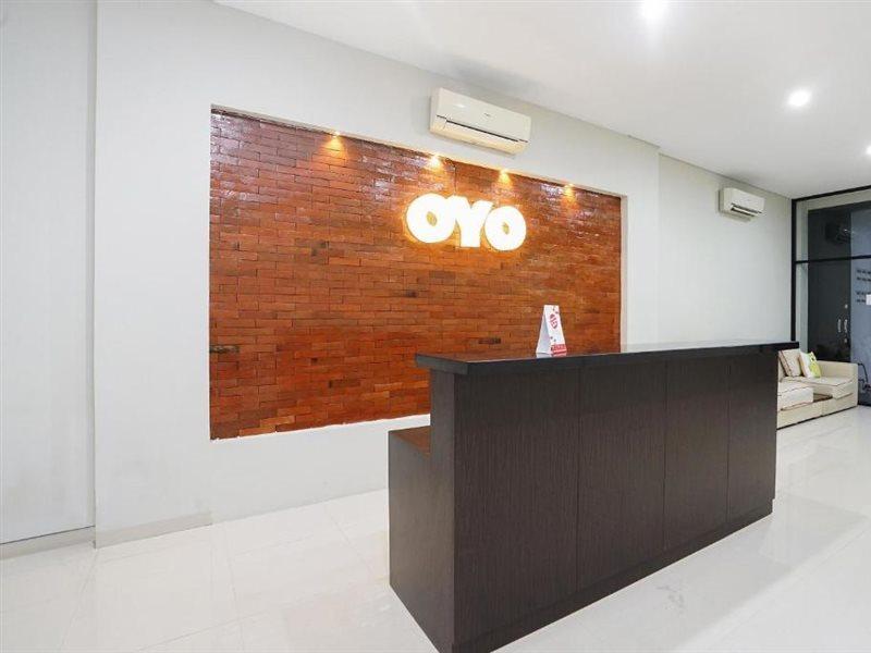 Oyo449科林斯酒店 Keputih 外观 照片