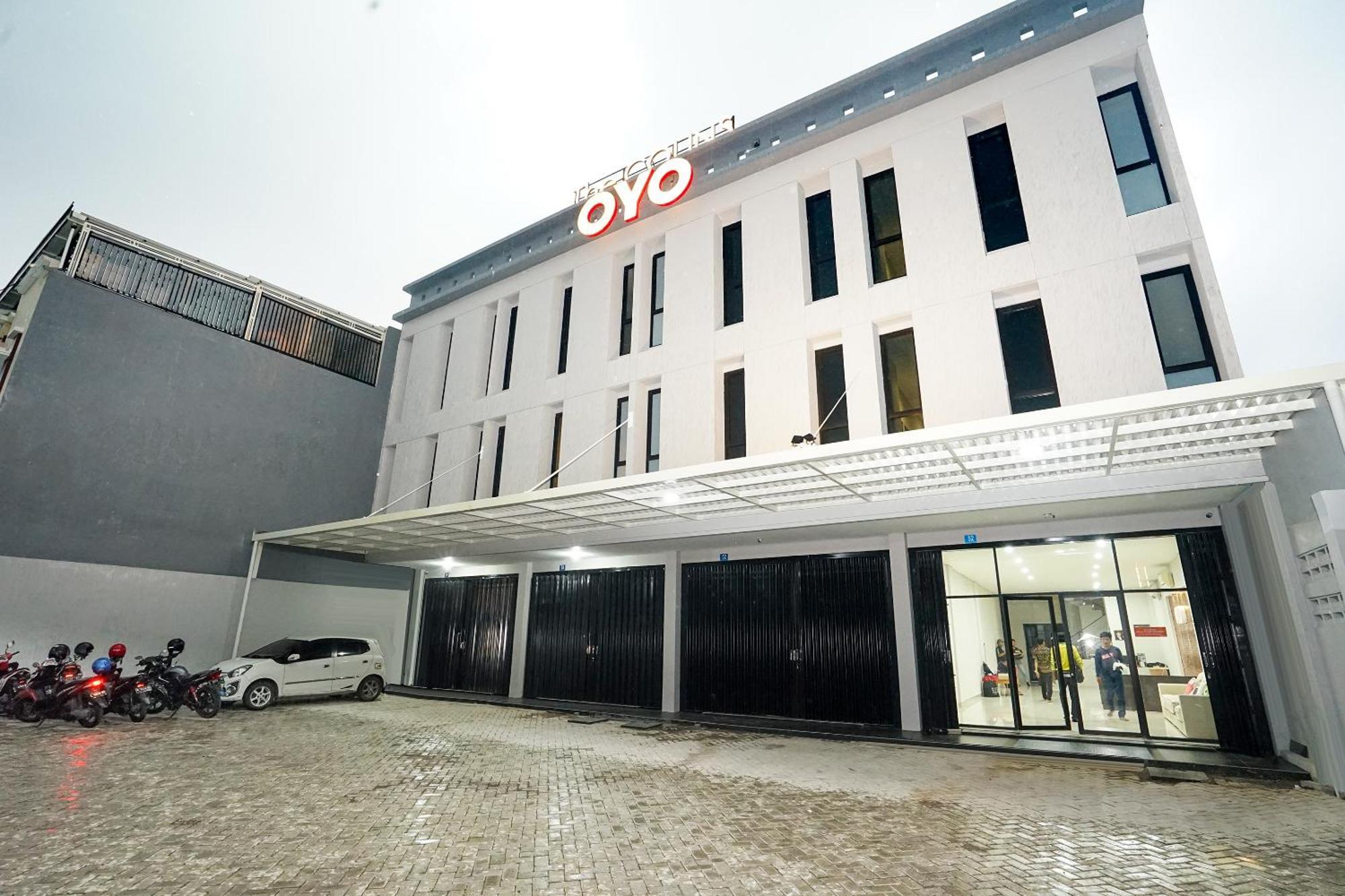 Oyo449科林斯酒店 Keputih 外观 照片