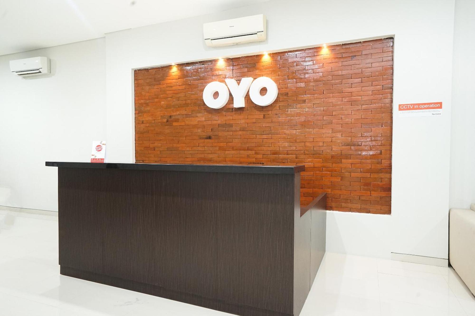Oyo449科林斯酒店 Keputih 外观 照片
